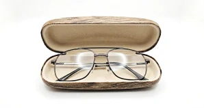 Ideka PP-0434 Pevné pouzdro na brýle, hnědé, 16x6x3,5 cm