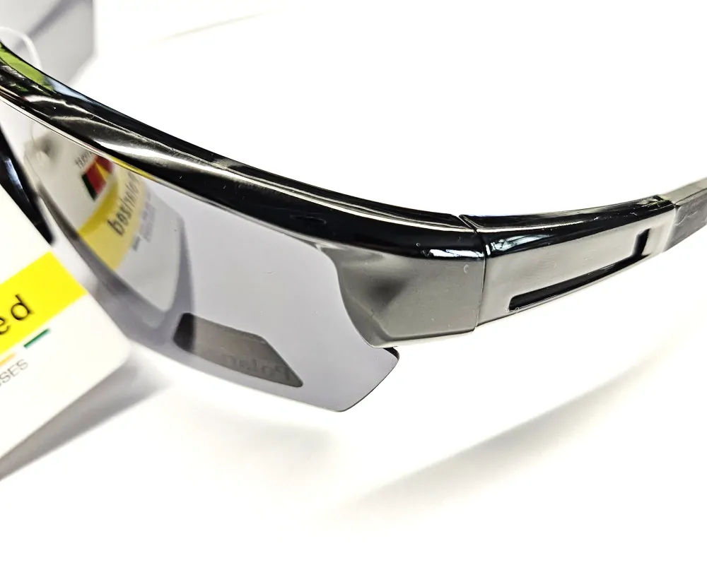 Polarizační brýle Qiim Sport TR24075P - šedé, plastové černé rámečky, UV 400 cat. 3