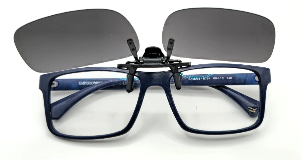 Polarizační klips Nakida T-143 na dioptrické brýle šedý s pouzdrem